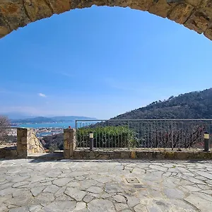 בית כפרי La Pietra 1 E La Pietra 2, לה ספציה